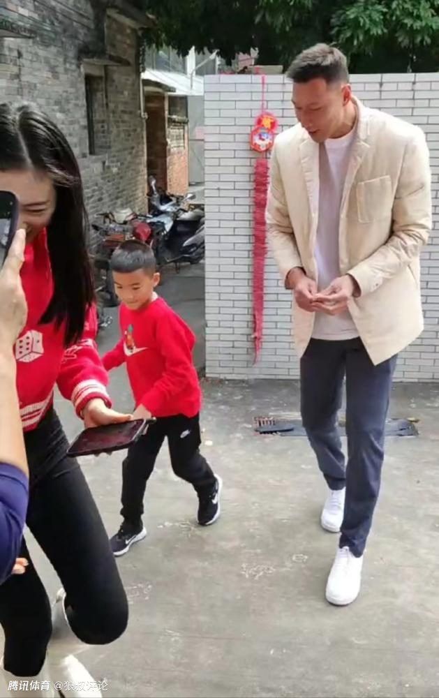 作为娱乐圈人人称羡的恩爱夫妻代表，沙溢胡可一直以来因各自的影视和综艺作品为观众所熟知，此次拍摄电影《奇幻民宿》是两人首次合体大银幕，真实夫妻演绎影视作品里的鹣鲽情深，令人期待万分